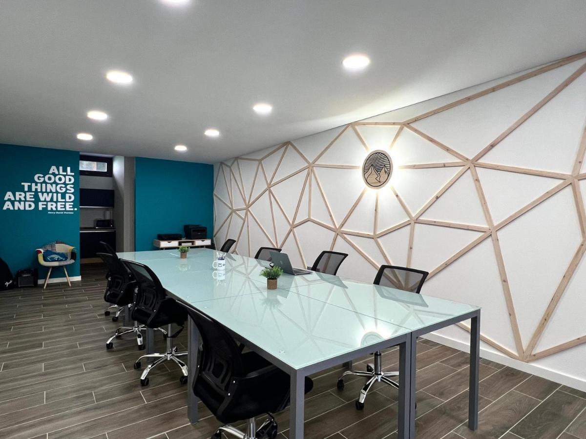 Espot Cowork & Apartments - L'Amfitriona Ngoại thất bức ảnh