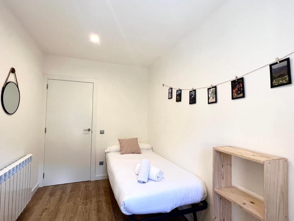 Espot Cowork & Apartments - L'Amfitriona Ngoại thất bức ảnh