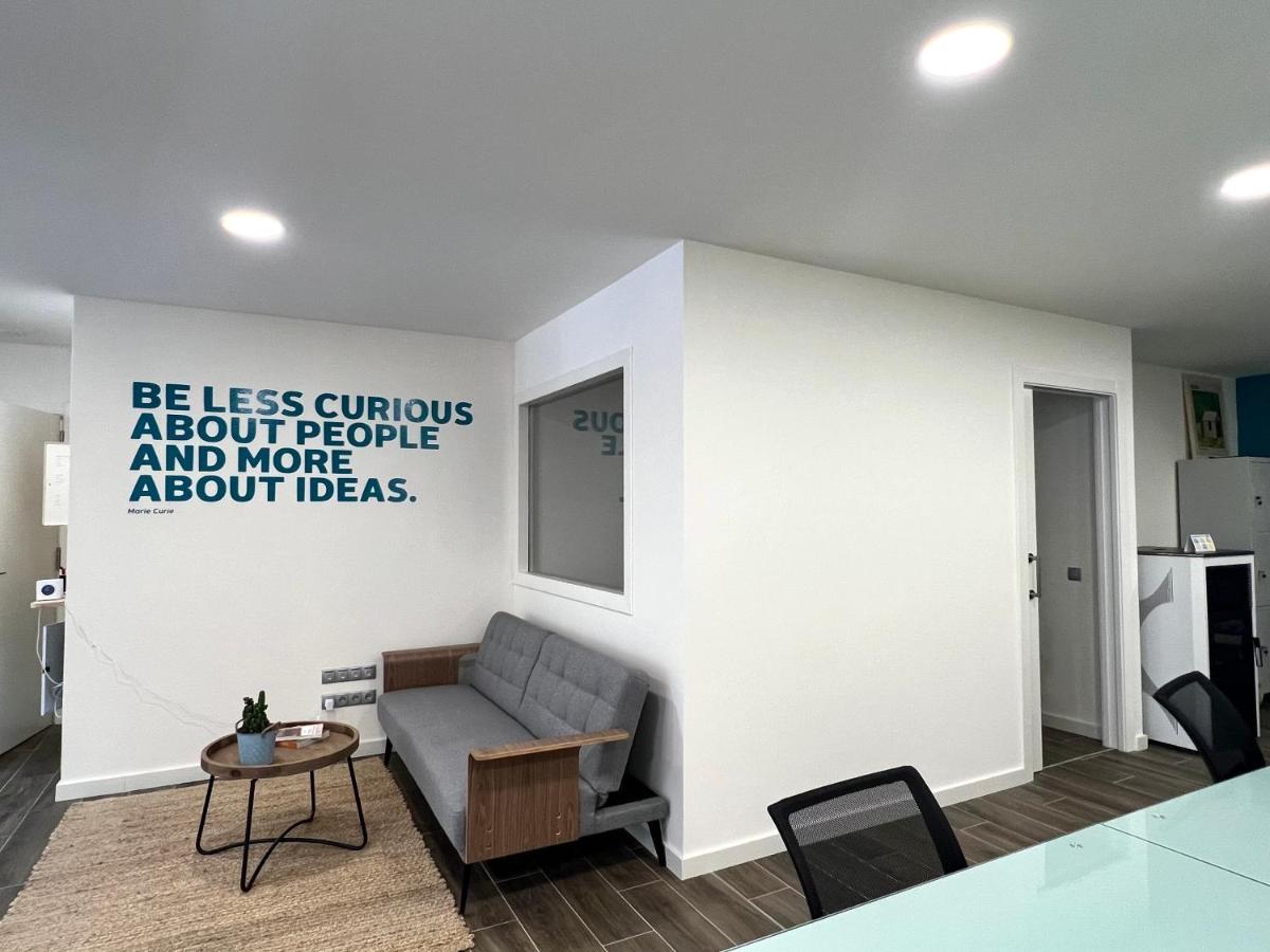 Espot Cowork & Apartments - L'Amfitriona Ngoại thất bức ảnh